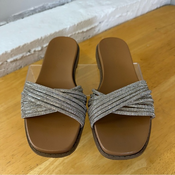 Andiamo Flat Sandals With Rhinestone Embellishment Size 5.5 - Picture 1 of 5